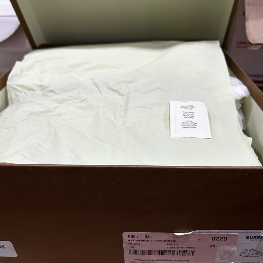 Burberry sneaker - Picture 5 of 7